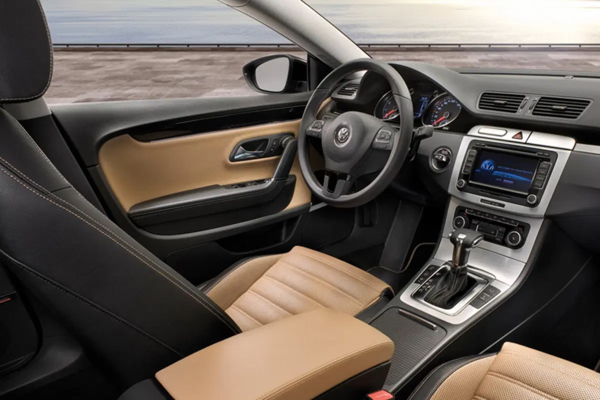 Volkswagen Passat CC (2008-12) (11)