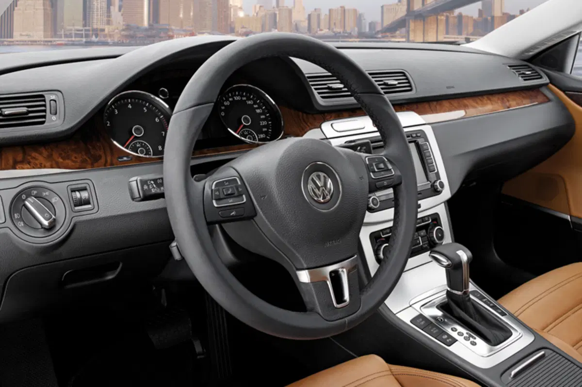 Volkswagen Passat CC (2008-12) (13)