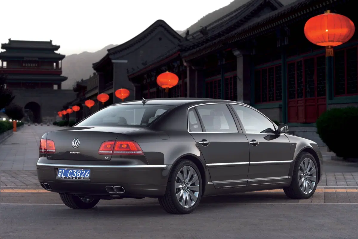 Volkswagen Phaeton V8 4mot. tip. 4 posti (5)