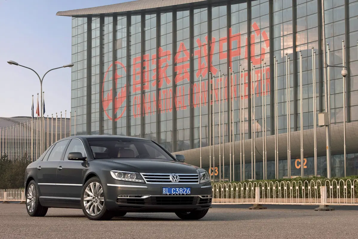 Volkswagen Phaeton V8 4mot. tip. 4 posti (6)