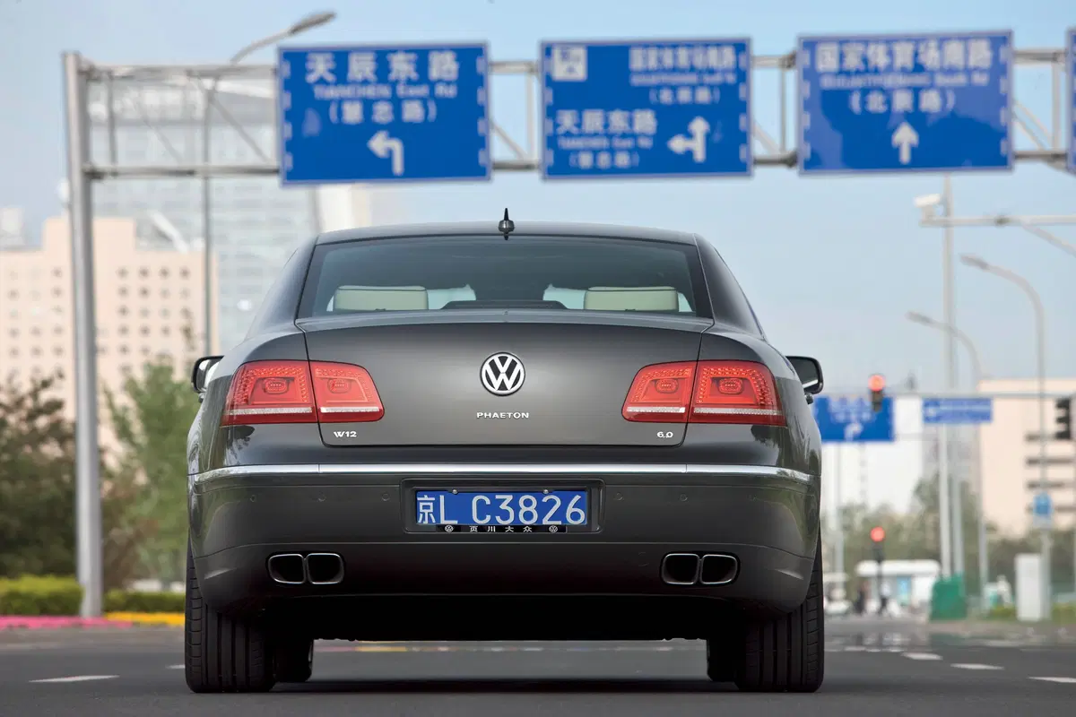 Volkswagen Phaeton V8 4mot. tip. 4 posti (7)