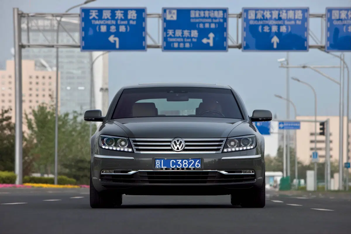 Volkswagen Phaeton V8 4mot. tip. 4 posti (8)