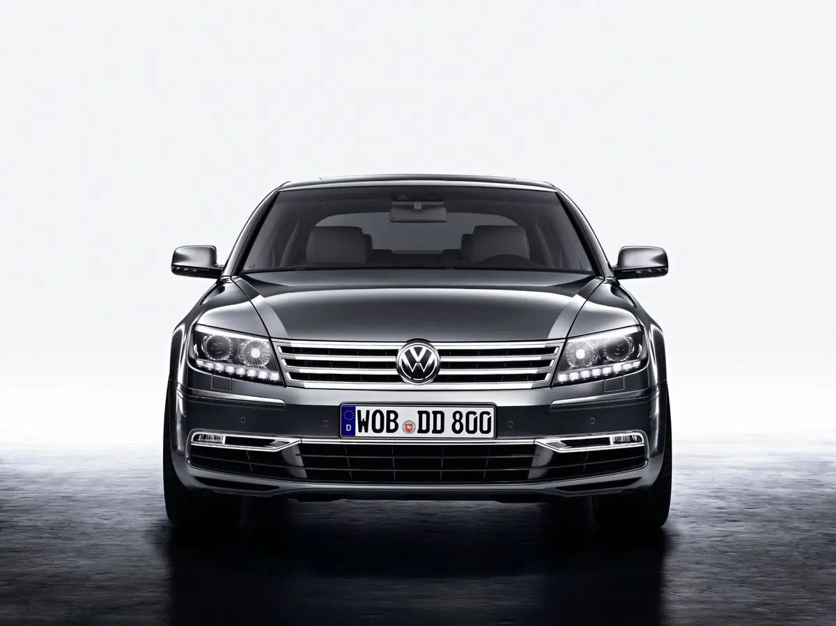 Volkswagen Phaeton V8 4mot. tip. 4 posti (10)