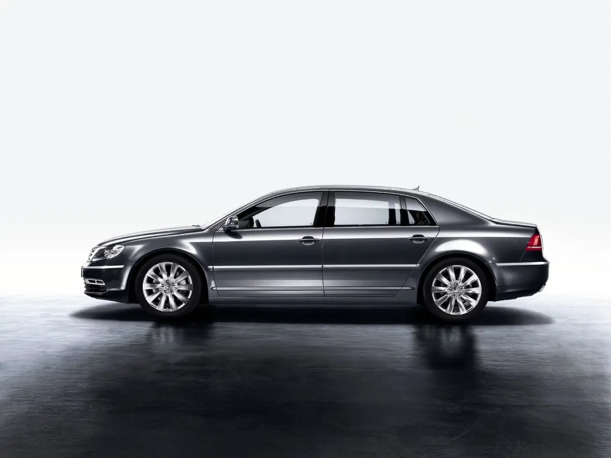Volkswagen Phaeton V8 4mot. tip. 4 posti (11)