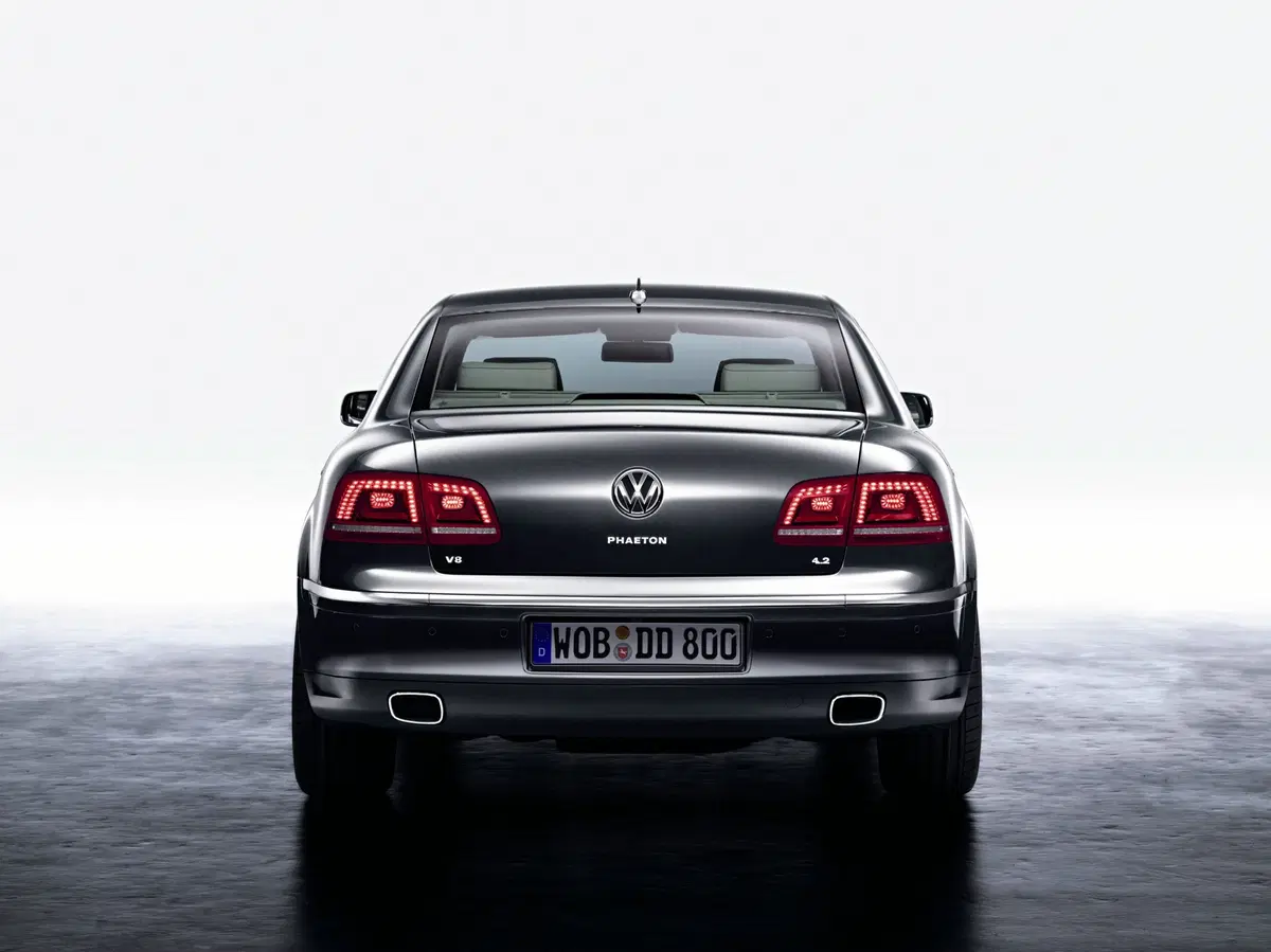 Volkswagen Phaeton V8 4mot. tip. 4 posti (12)