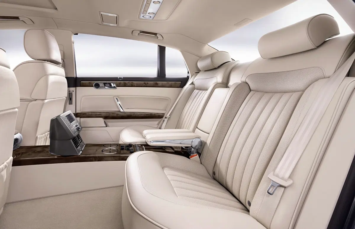 Volkswagen Phaeton V8 4mot. tip. 4 posti (13)