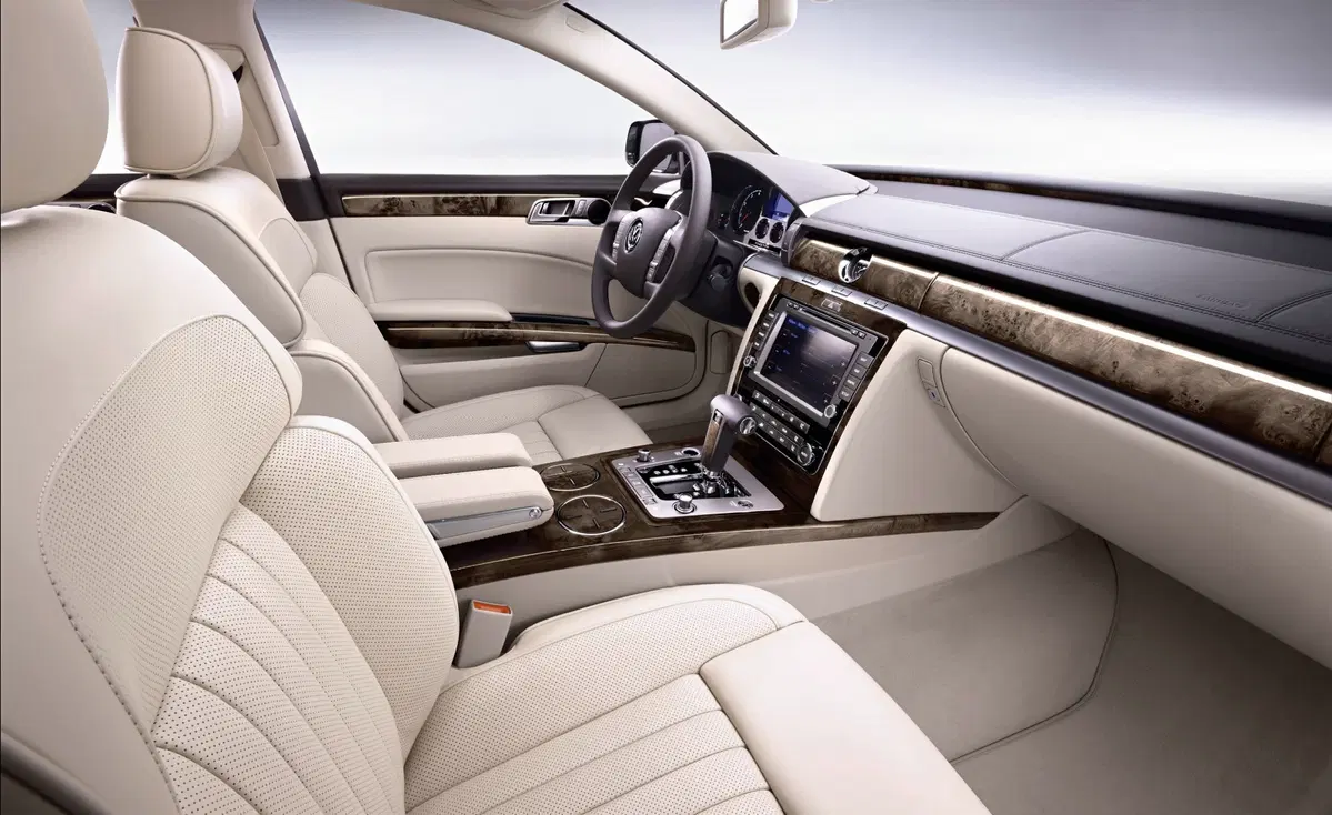 Volkswagen Phaeton V8 4mot. tip. 4 posti (14)