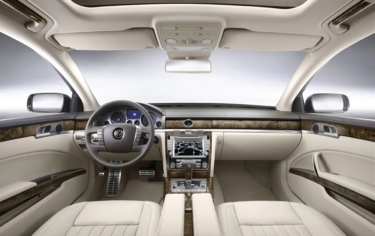 Volkswagen Phaeton V8 4mot. tip. 4 posti (15)