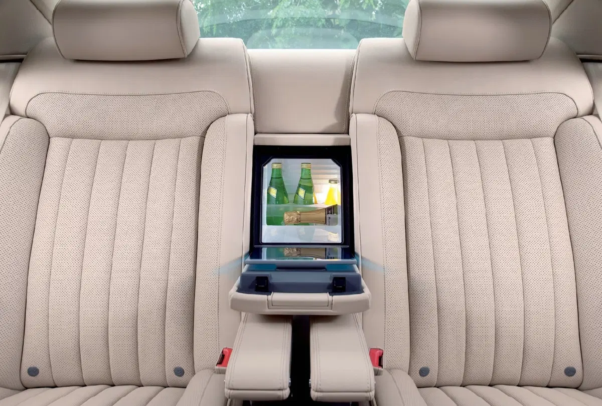 Volkswagen Phaeton V8 4mot. tip. 4 posti (16)