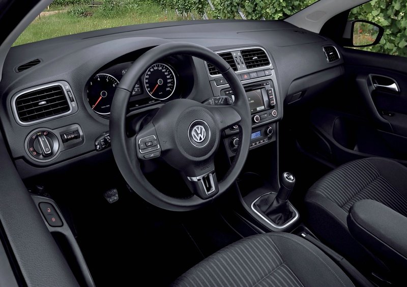 Volkswagen Polo (2009-18) (13)