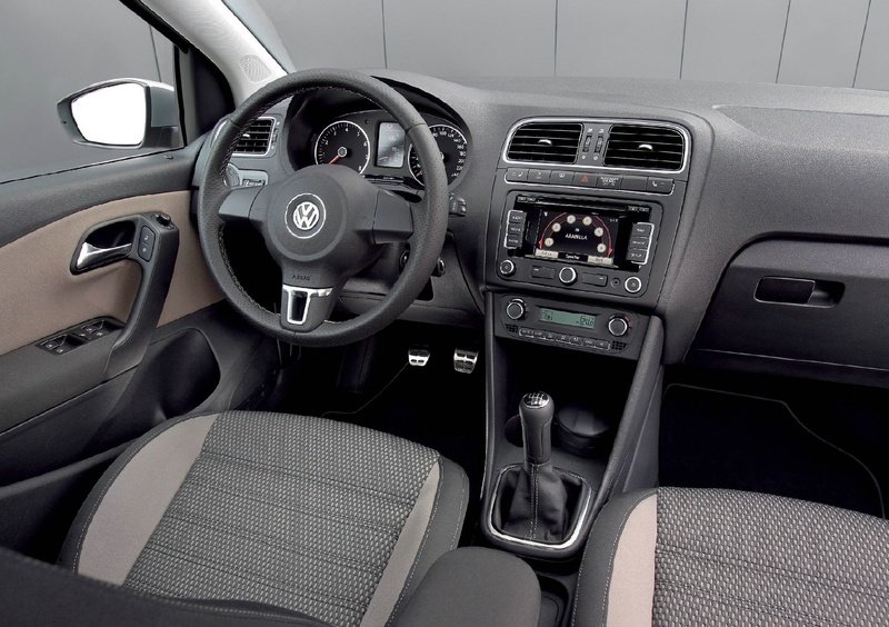 Volkswagen Polo (2009-18) (21)