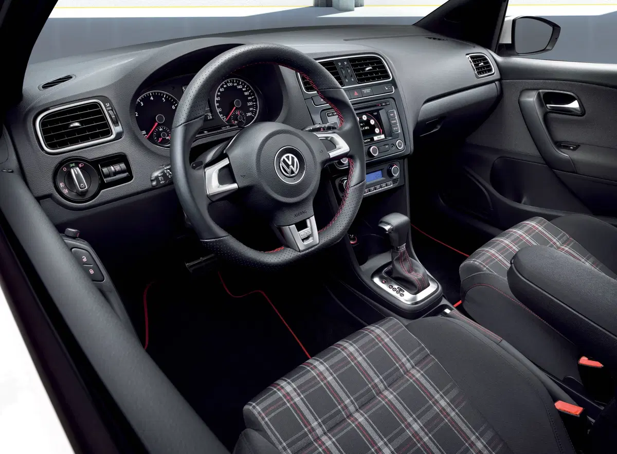 Volkswagen Polo 1.4 3 porte Comfortline BiFuel (32)