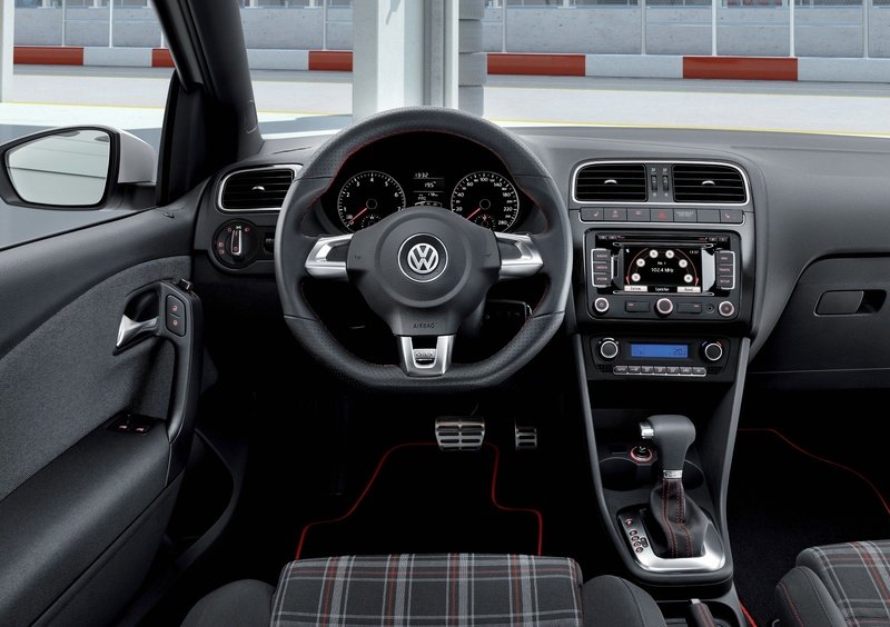 Volkswagen Polo (2009-18) (33)
