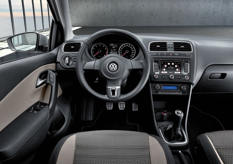Volkswagen Polo (2009-18) (47)