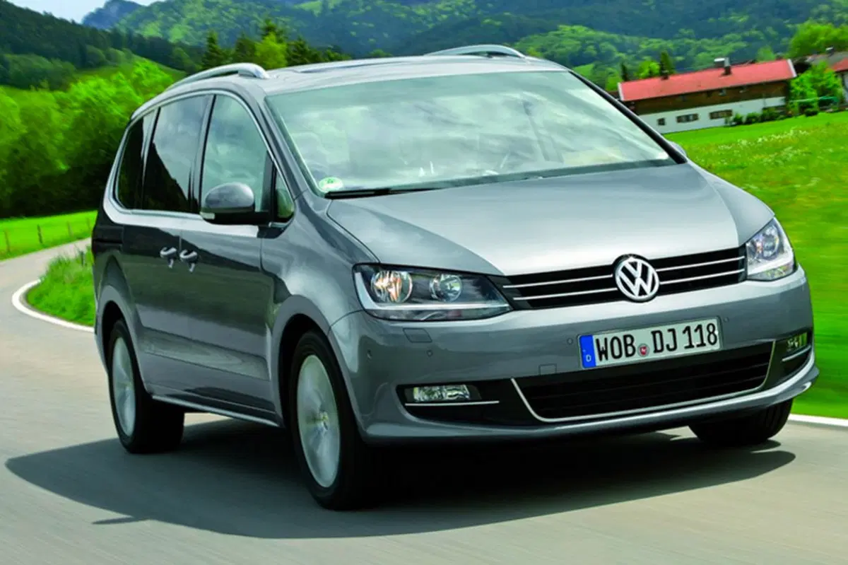 Volkswagen Sharan 2.0 TDI 177 CV SCR DSG Executive BlueMotion Tech. (23)