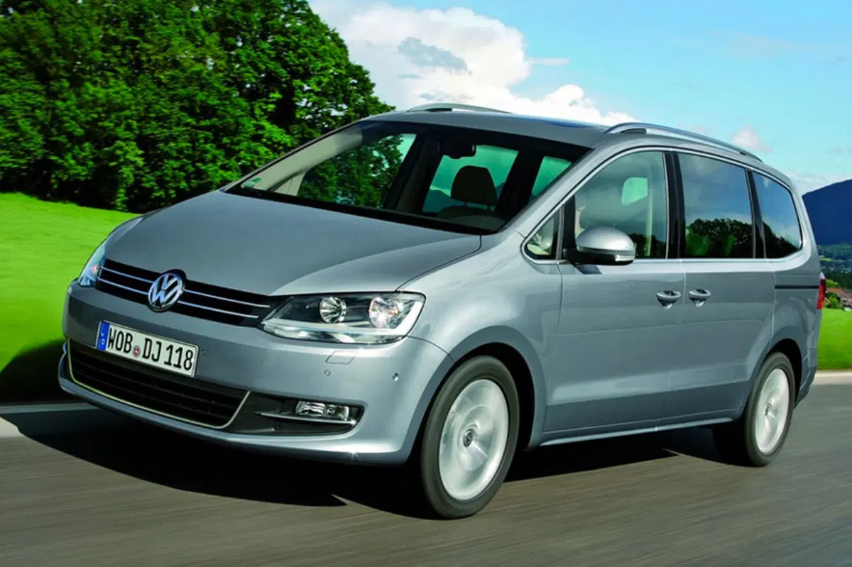 Volkswagen Sharan 2.0 TDI 177 CV SCR DSG Executive BlueMotion Tech. (24)