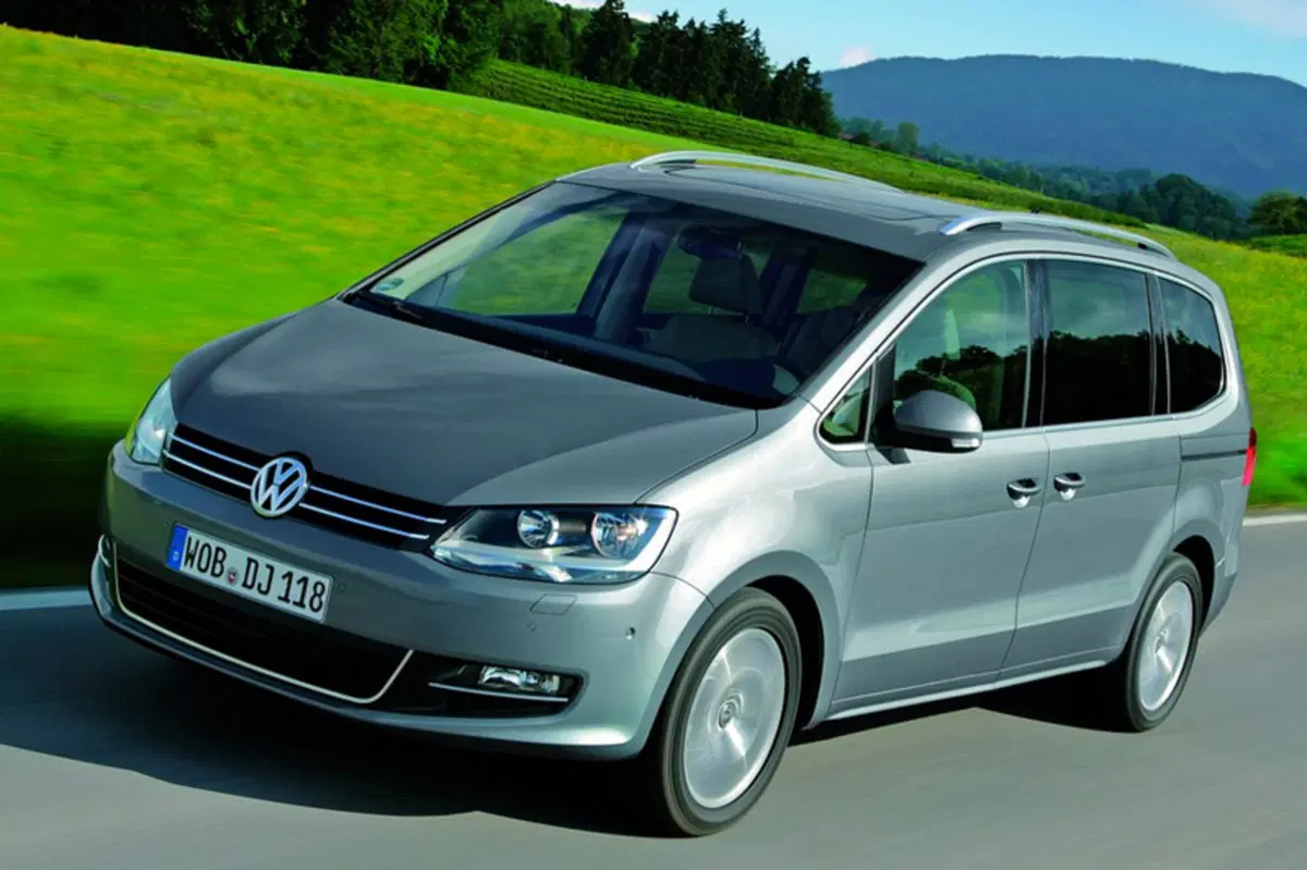 Volkswagen Sharan 2.0 TDI 177 CV SCR DSG Executive BlueMotion Tech. (25)