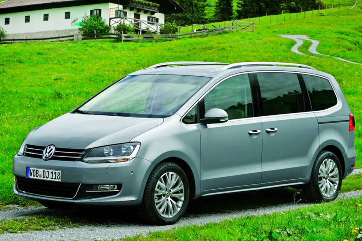 Volkswagen Sharan 2.0 TDI 177 CV SCR DSG Executive BlueMotion Tech. (26)