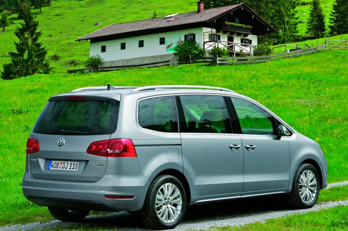 Volkswagen Sharan 2.0 TDI 177 CV SCR DSG Executive BlueMotion Tech. (32)
