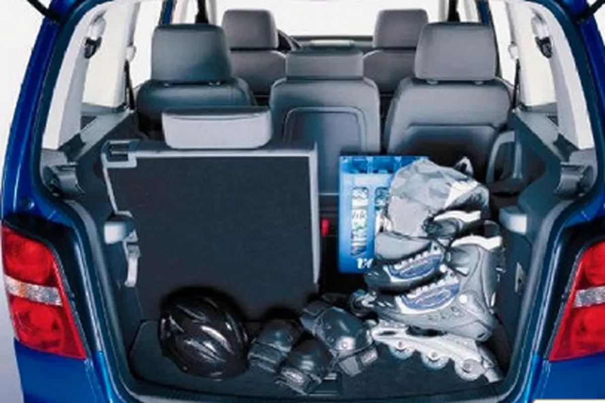 Volkswagen Touran 16V TDI Highline (9)