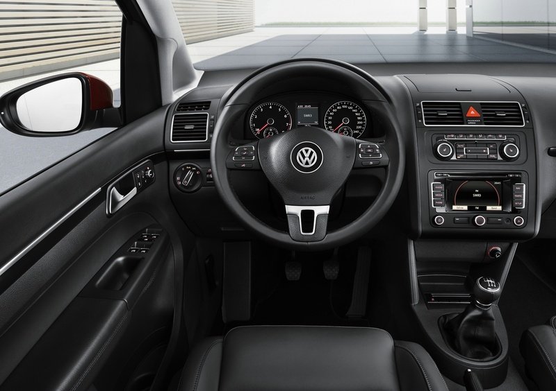 Volkswagen Touran (2010-15) (14)