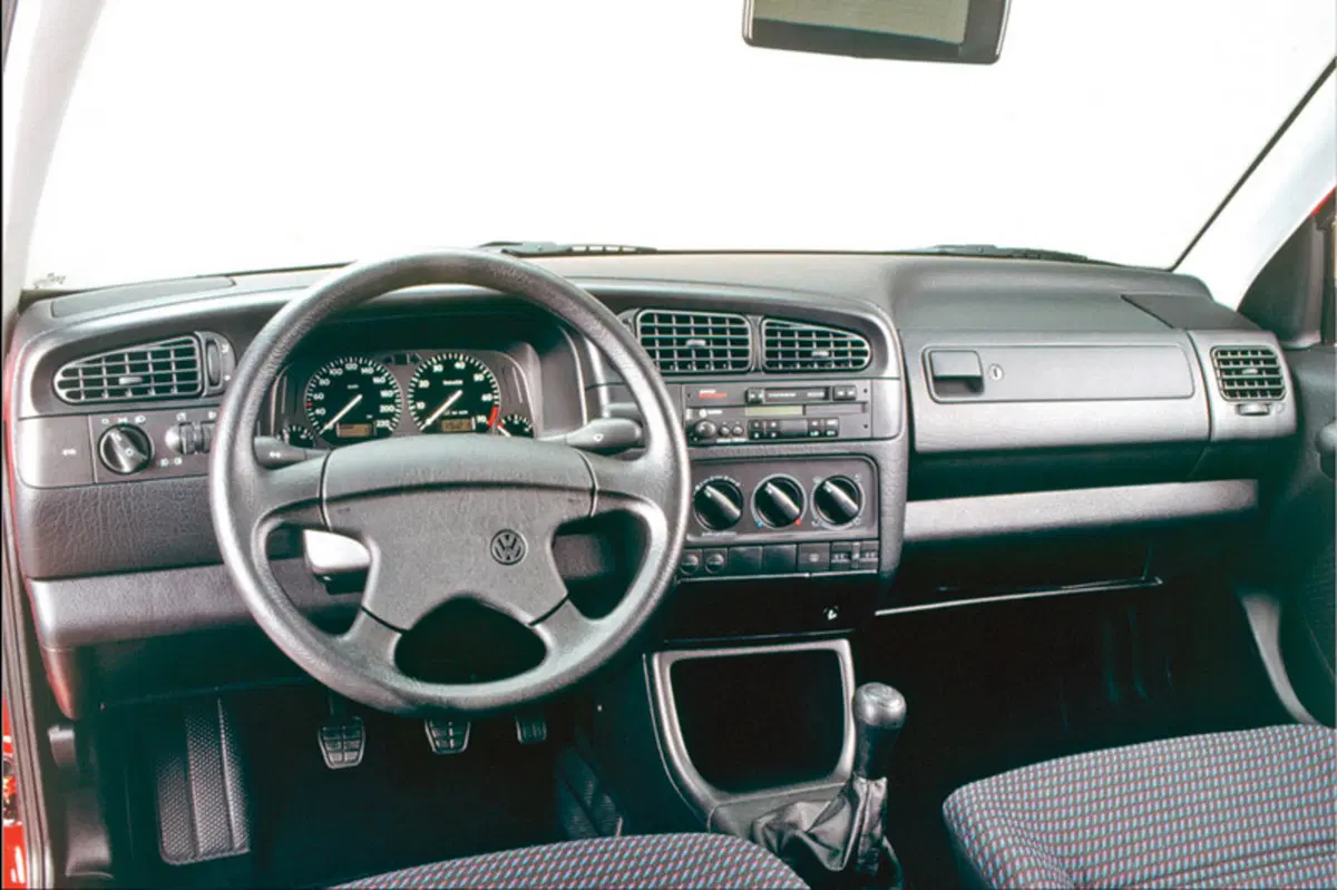 Volkswagen Vento (1992-98) (3)