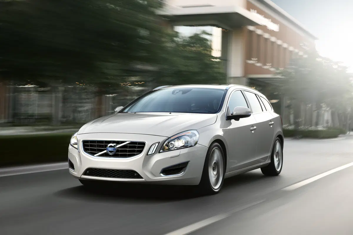 Volvo V60 D2 Geartronic Dynamic Edition (2)