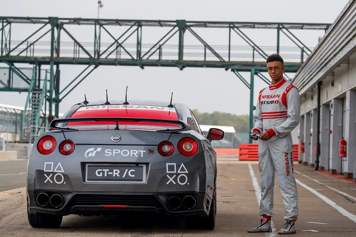Nissan GT-R/C, un joypad per volante [Video] (9)