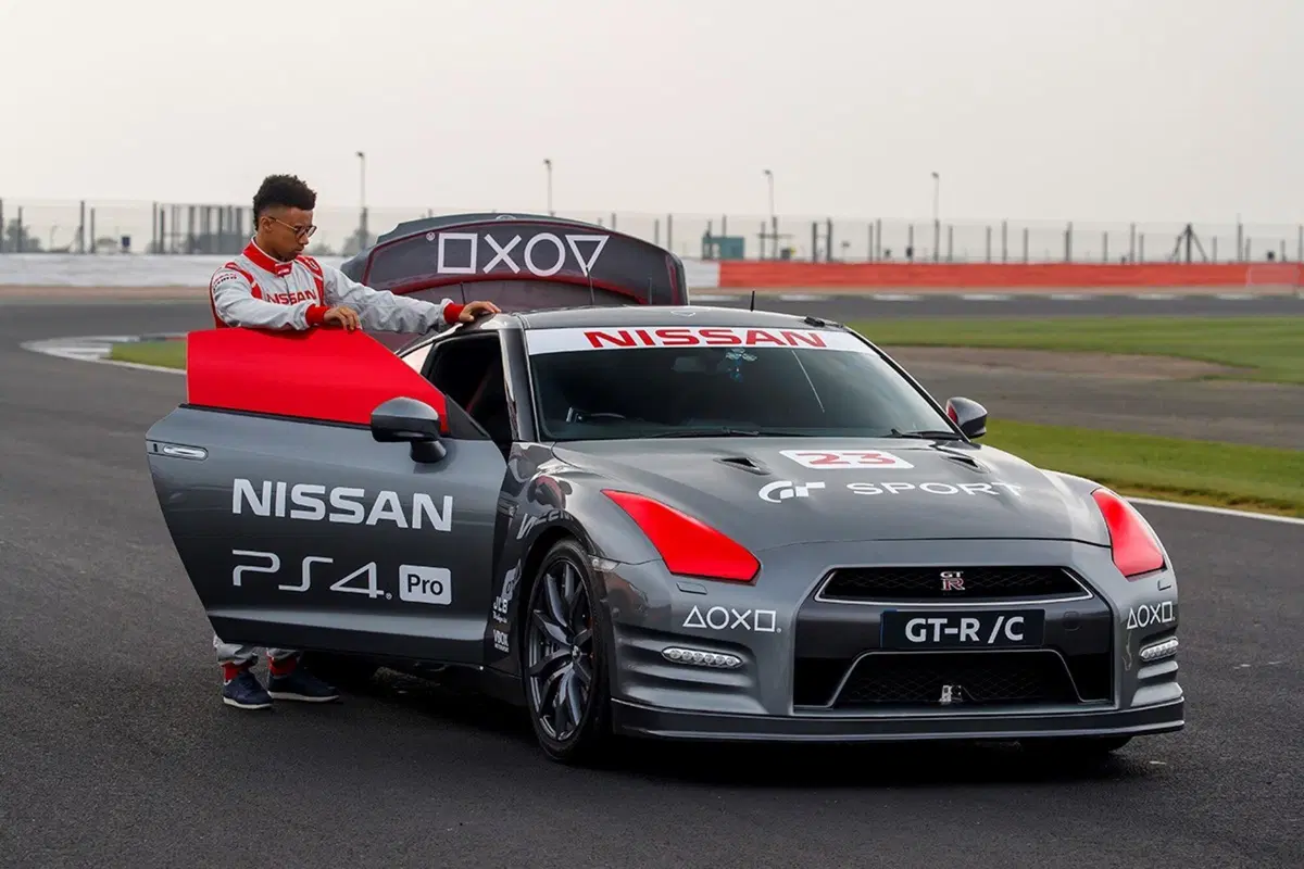 Nissan GT-R/C, un joypad per volante [Video] (10)