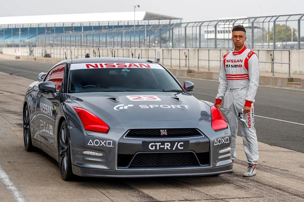 Nissan GT-R/C, un joypad per volante [Video] (16)