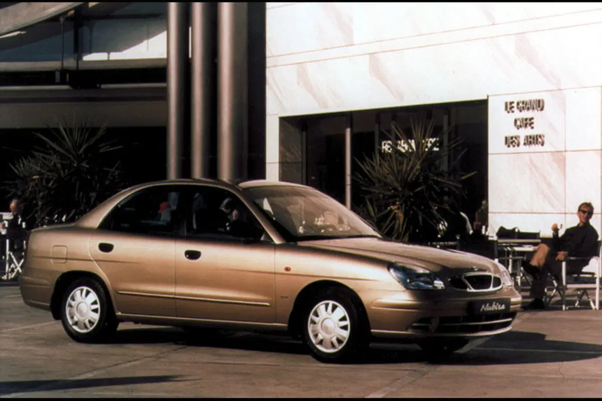 Daewoo Nubira (1997-03) (2)