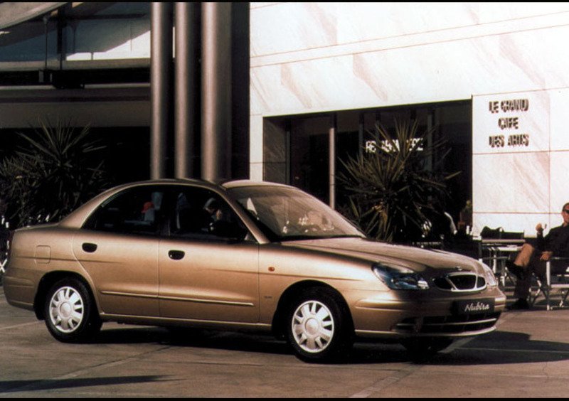 Daewoo Nubira (1997-03) (2)