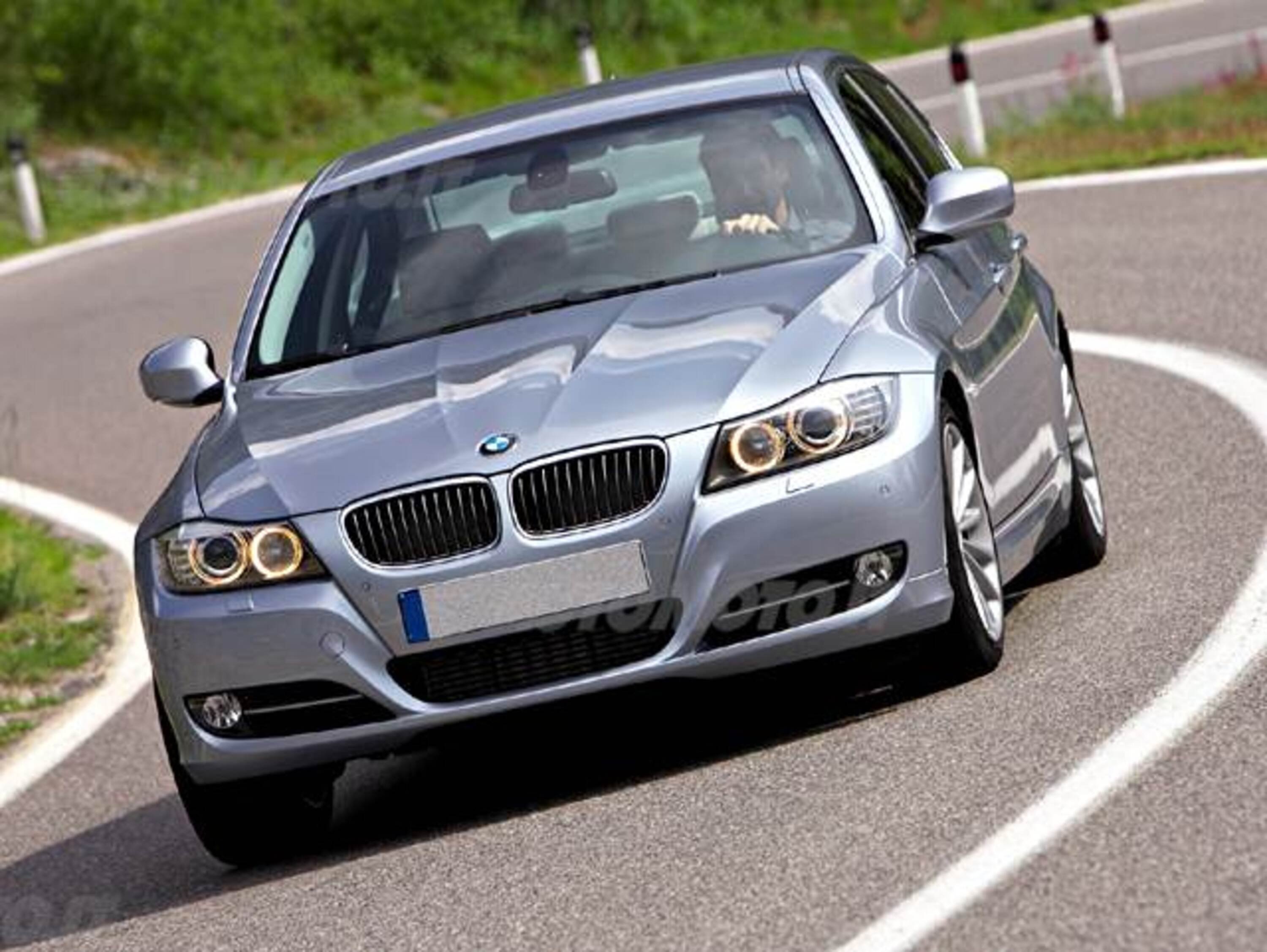 BMW Serie 3 Touring 330d cat Futura: prezzo e scheda tecnica 