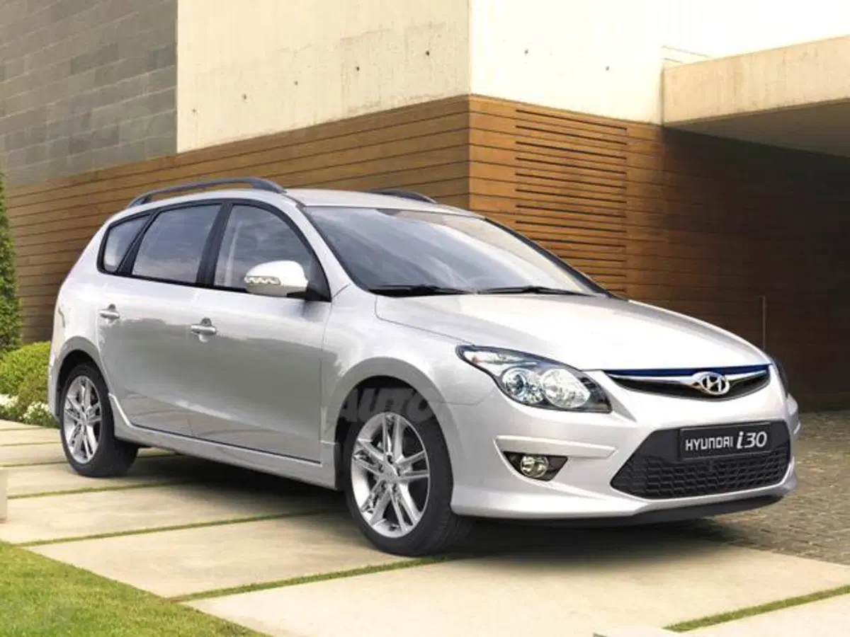 Hyundai i30 Station Wagon 1.6 CRDi 128CV 6m Comfort (2)