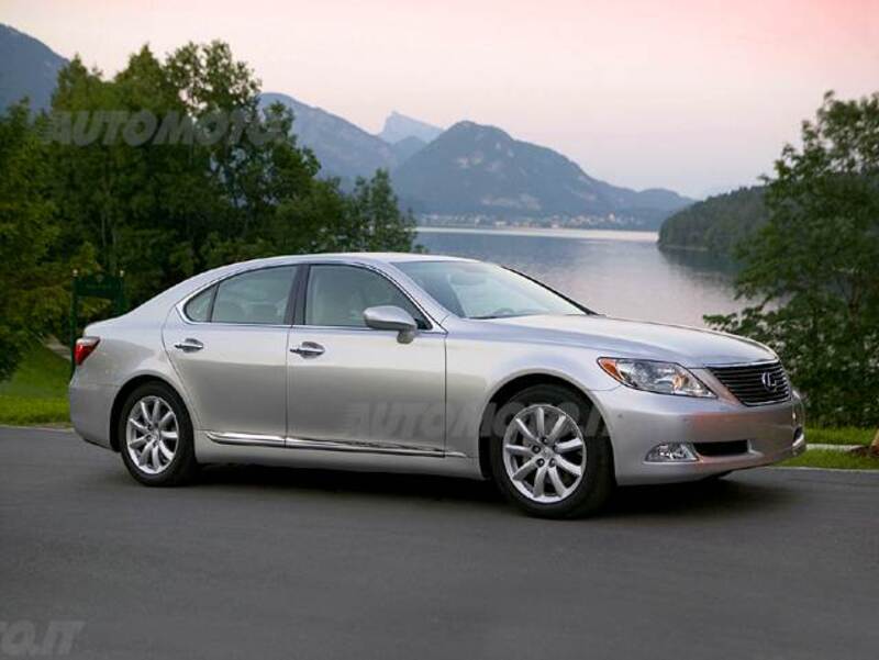 Lexus LS 460 