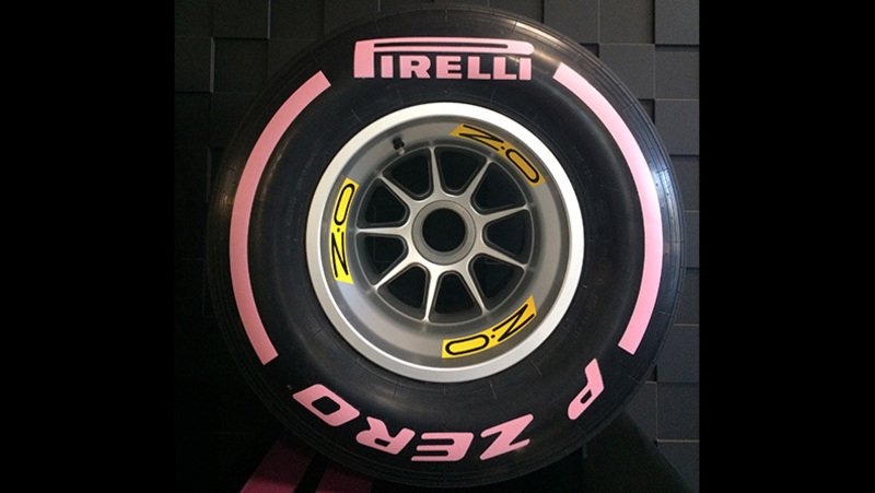 F1, negli USA le Pirelli Ultrasoft si tingono di rosa contro il cancro al seno