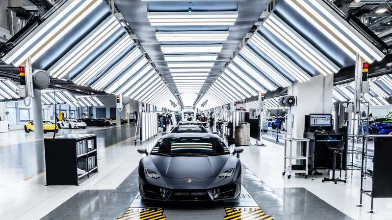 Lamborghini, la fabbrica di Sant'Agata Bolognese raddoppia per la Urus