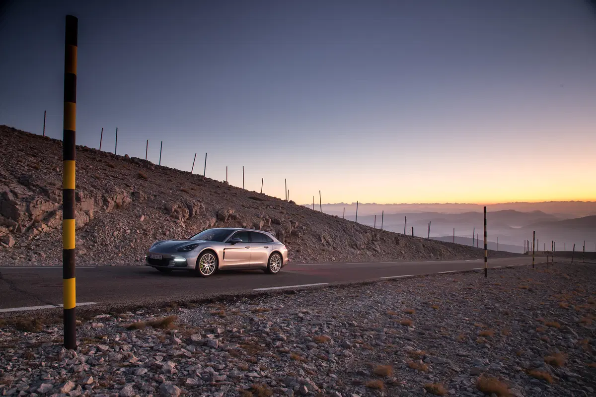 Porsche Panamera Sport Turismo E-Hybrid, equilibrio tra prestazioni e famiglia [Video] (5)