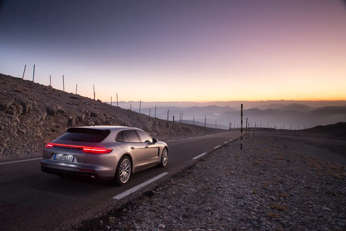 Porsche Panamera Sport Turismo E-Hybrid, equilibrio tra prestazioni e famiglia [Video] (6)