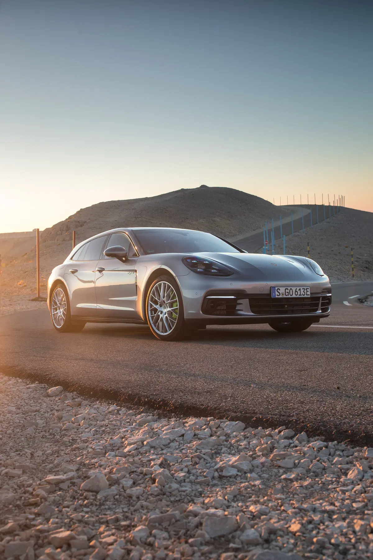 Porsche Panamera Sport Turismo E-Hybrid, equilibrio tra prestazioni e famiglia [Video] (13)