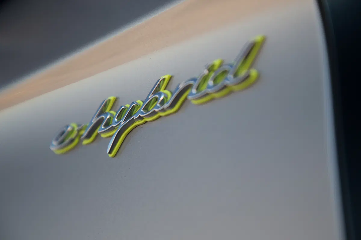 Porsche Panamera Sport Turismo E-Hybrid, equilibrio tra prestazioni e famiglia [Video] (14)