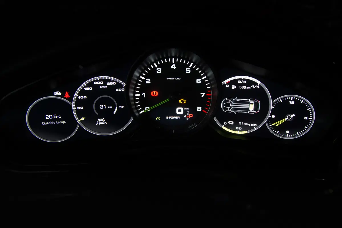 Porsche Panamera Sport Turismo E-Hybrid, equilibrio tra prestazioni e famiglia [Video] (16)