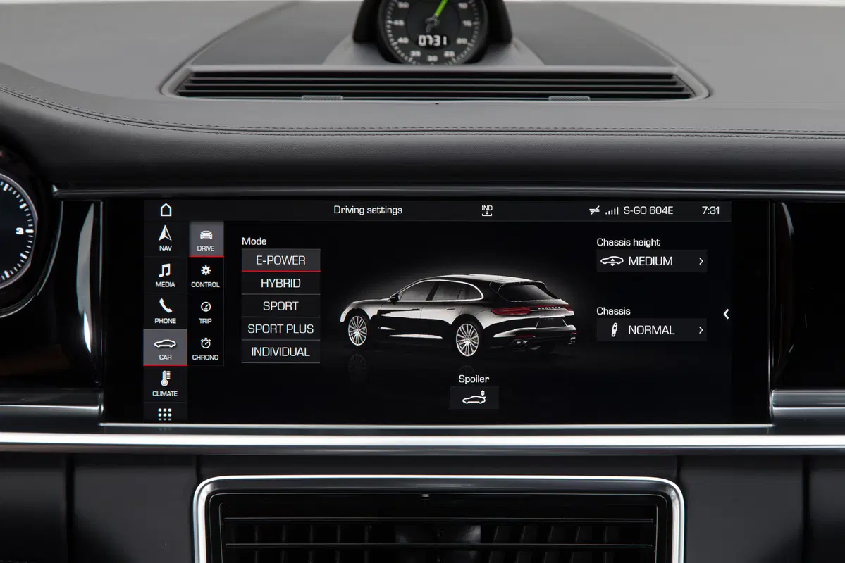 Porsche Panamera Sport Turismo E-Hybrid, equilibrio tra prestazioni e famiglia [Video] (20)