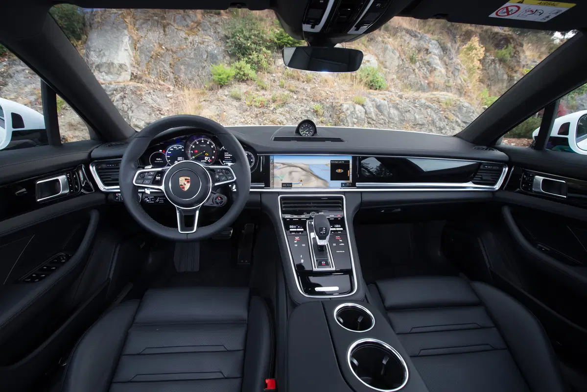 Porsche Panamera Sport Turismo E-Hybrid, equilibrio tra prestazioni e famiglia [Video] (22)