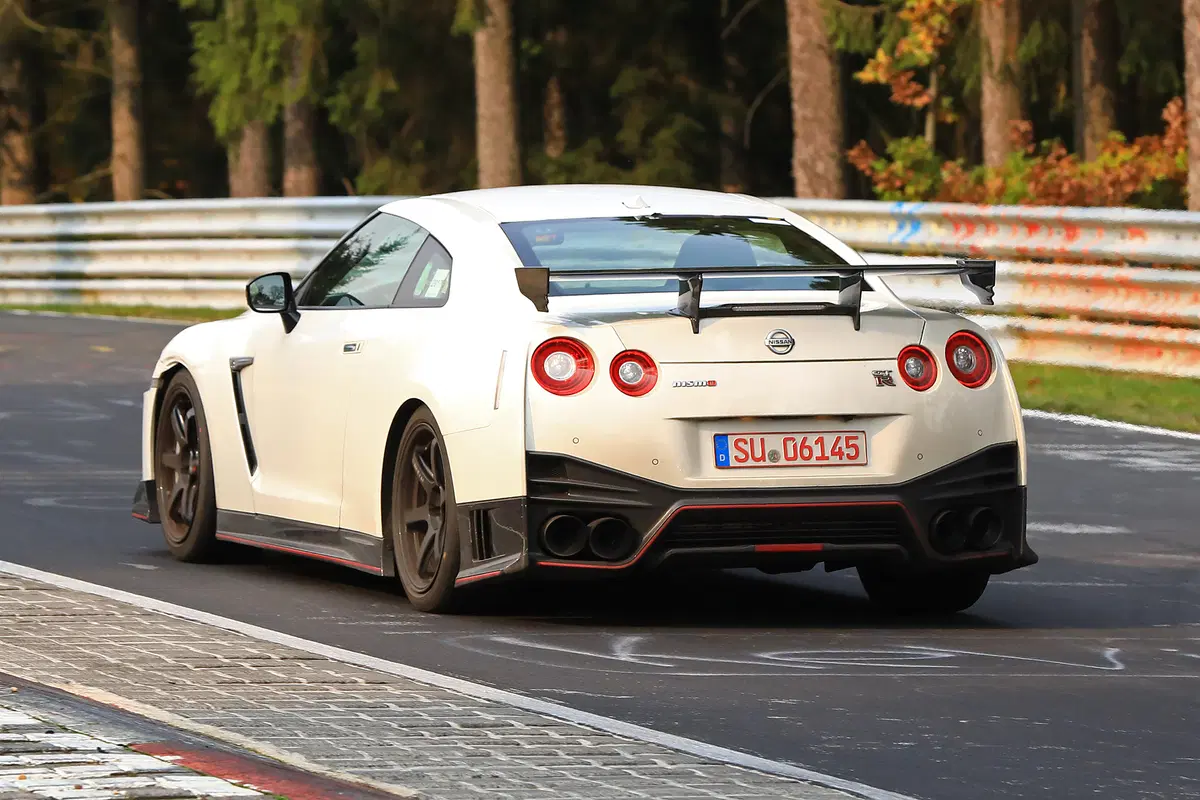 Nissan GT-R NISMO, in arrivo l'arma per il 2018 (2)