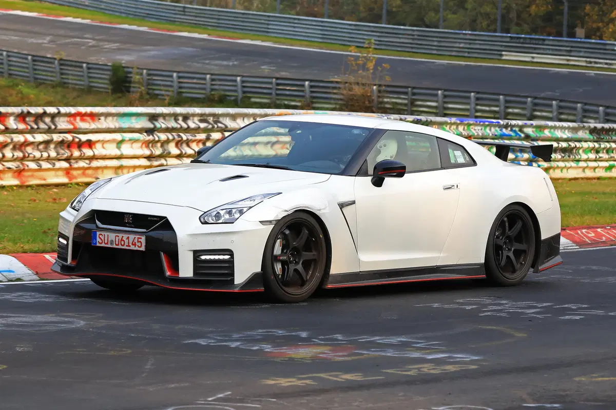 Nissan GT-R NISMO, in arrivo l'arma per il 2018 (5)