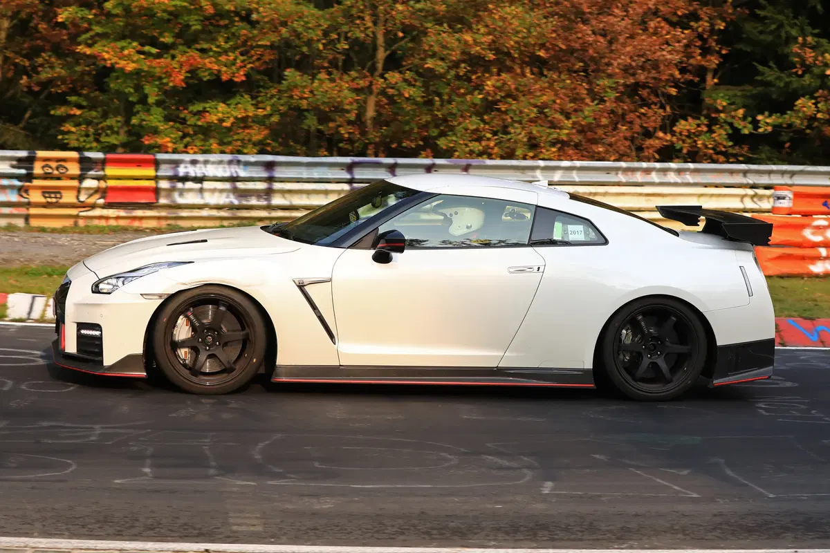 Nissan GT-R NISMO, in arrivo l'arma per il 2018 (4)