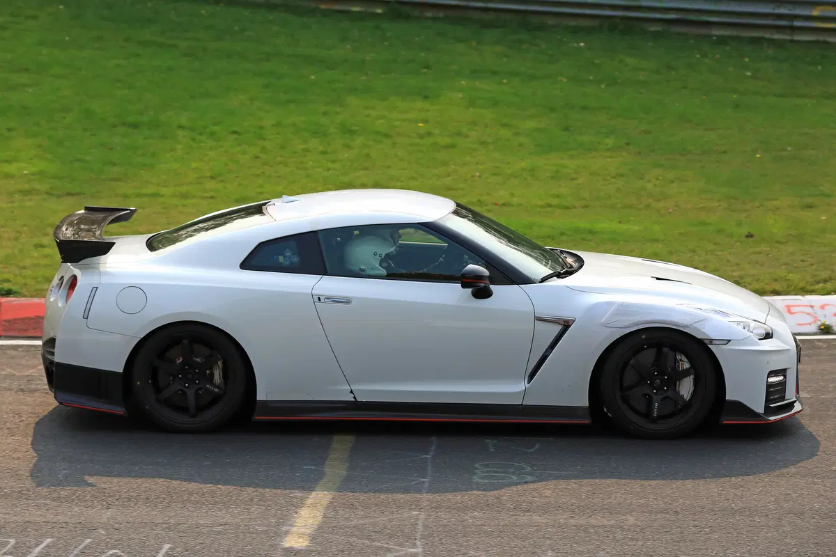 Nissan GT-R NISMO, in arrivo l'arma per il 2018 (6)