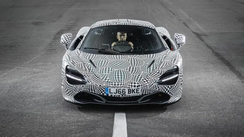 McLaren, la &ldquo;hypercar&rdquo; BP23 anche in versione da pista
