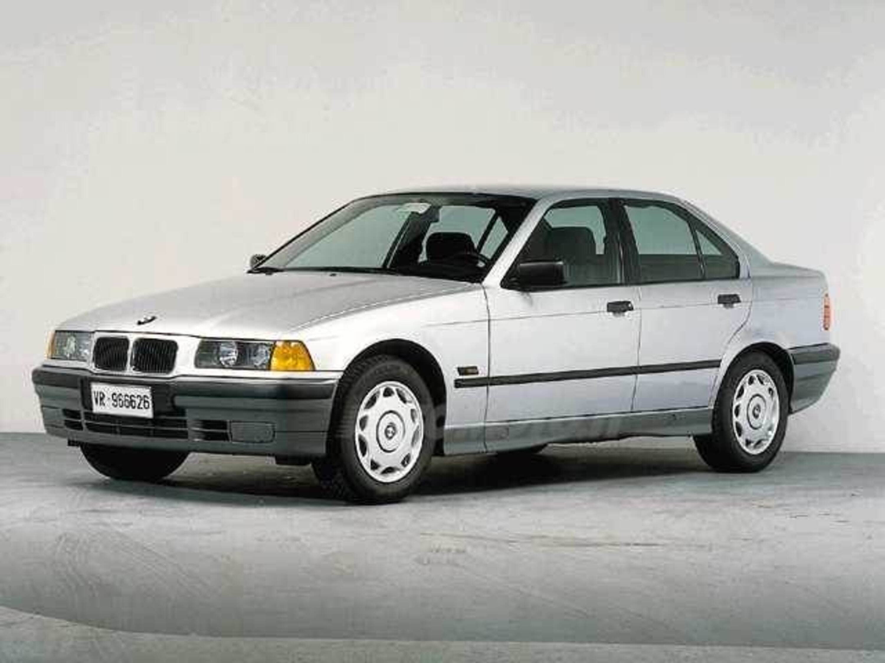 BMW Serie 3 320i 24V cat 4 porte Europa